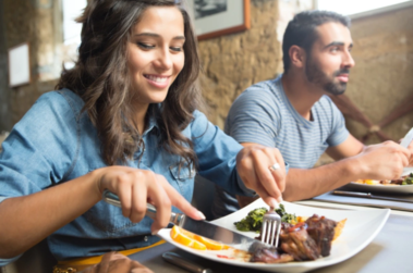 woman-eating-steak-restaurant-couple-dinner(1)