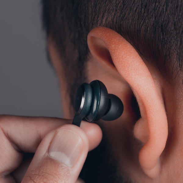 Uso de audífonos: recomendaciones y cuidados