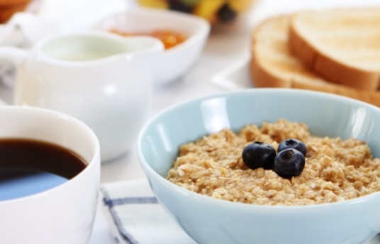 seguros-sura-como-es-el-desayuno-ideal-para-alimentarte-sanamente-imagen