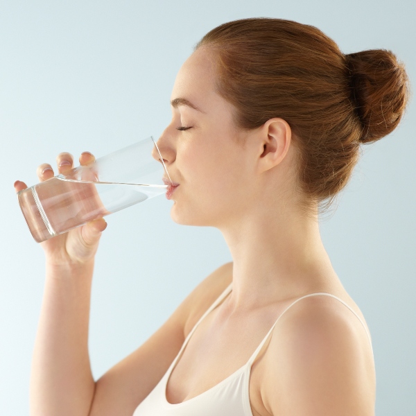 Empieza hoy: ocho vasos de agua al día