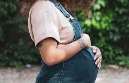 Mujeres embarazadas y covid-19: lo que debes saber