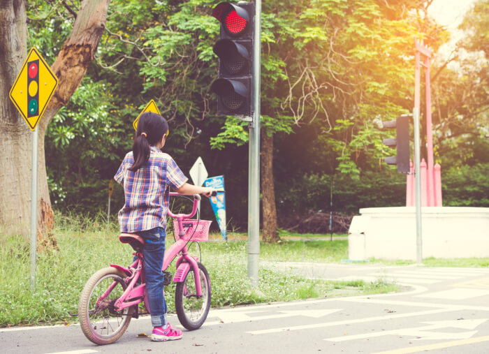 niña en bicicleta 