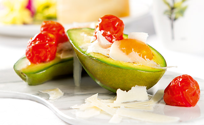 Aguacate con tomate cherry