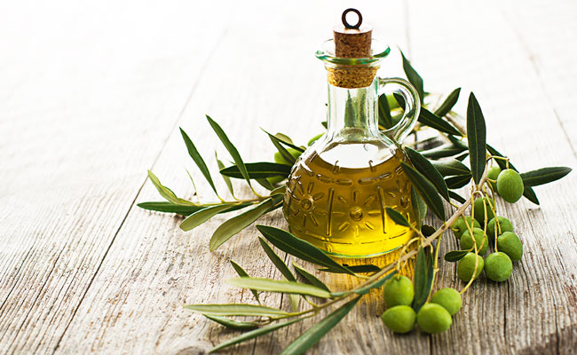 Aceite de oliva sobre una mesa