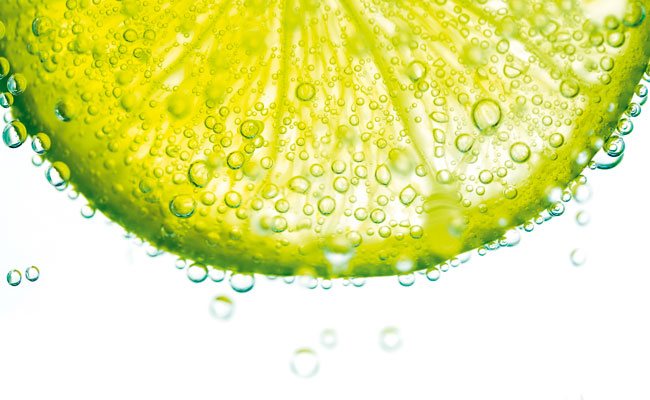 Agua saborizada de limón