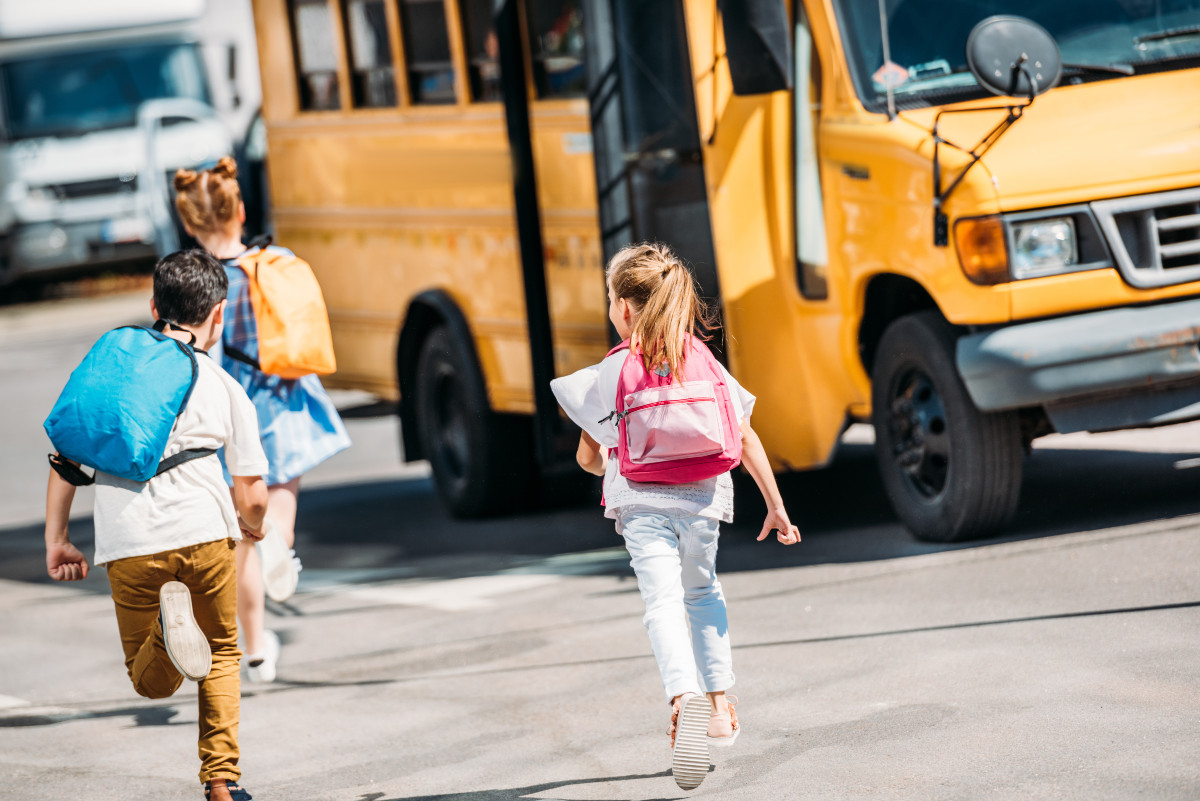 Recomendaciones para elegir el transporte escolar de tu hijo